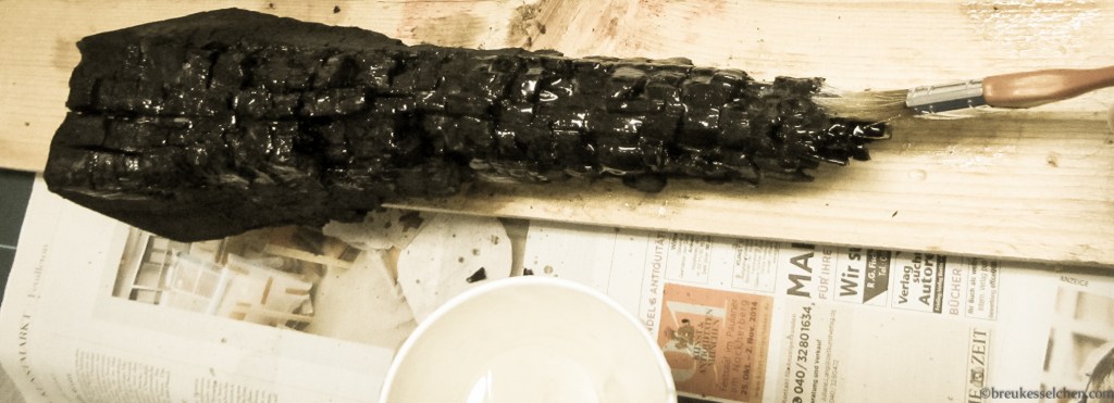 verkohlte Holzscheite geharzt 