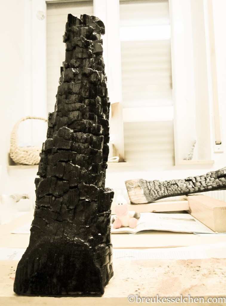 verkohlte Holzscheite geharzt 