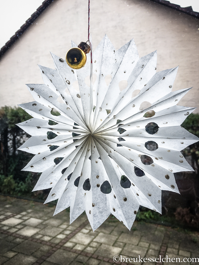 1 von 24  DIY Weihnachtssterne aus Backpapier  Simple Geschenkideen fr  Spontane | breukesselchen