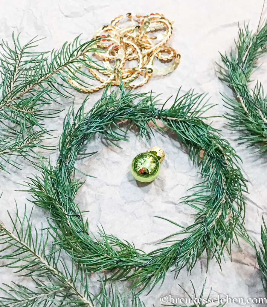 10. DIY Minikränze als Geschenkdeko (13)