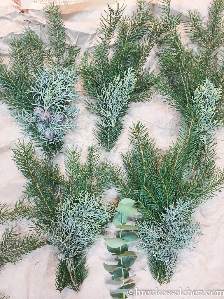 3. DIY Selbstgemachter Adventskranz Tannenzweige Eukalyptus (8)